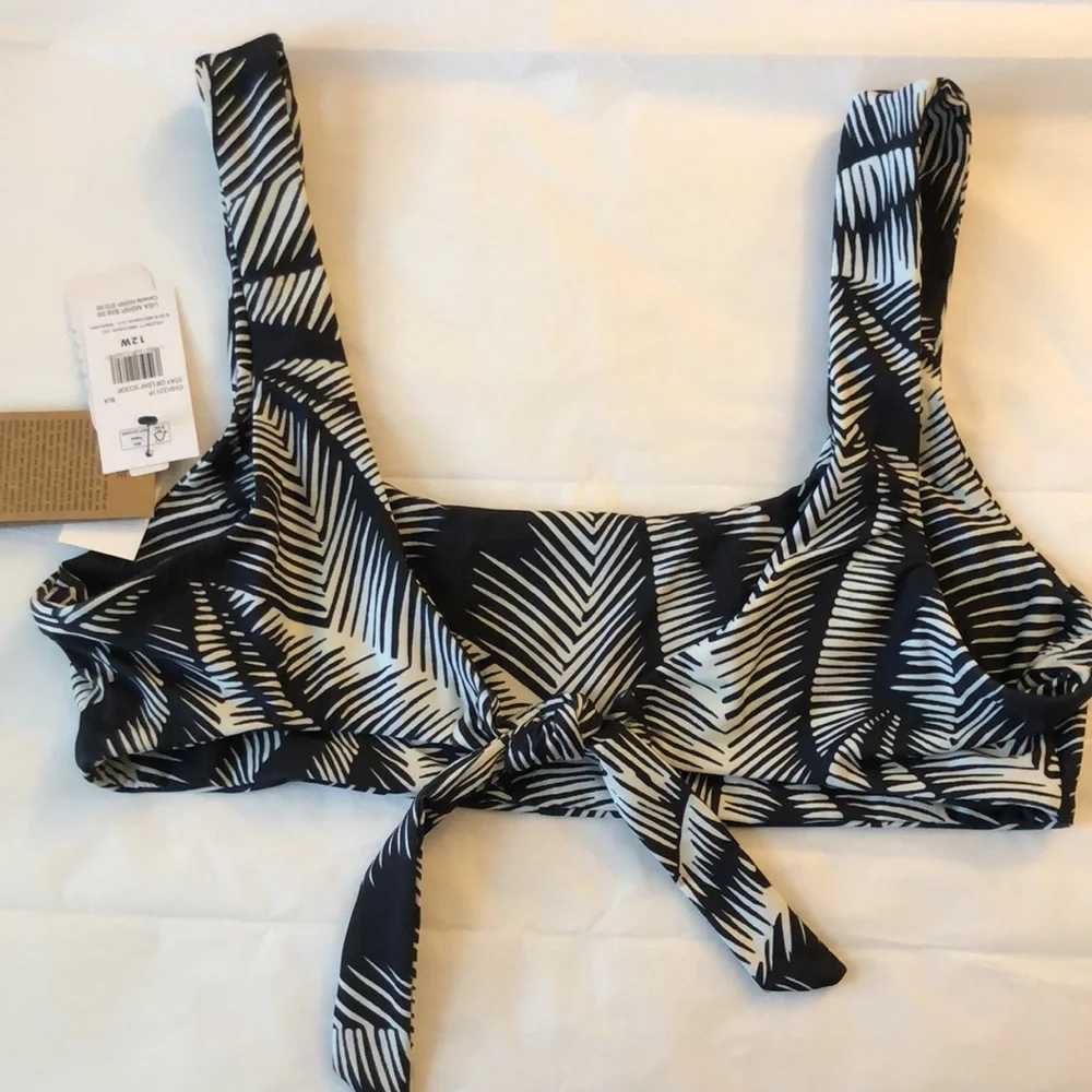Volcom 12W Top Bikini Plus Stay or Leaf Scoop in Black for Every Body NWT - Picture 5 of 9